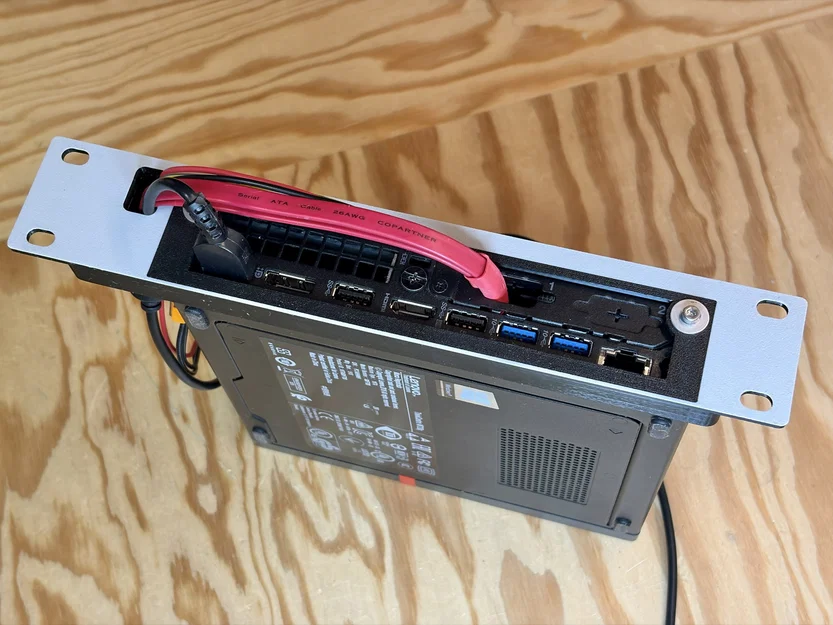 Gắn ThinkCenter Tiny mặt sau ra trước trong rack 10 inch - Image 4