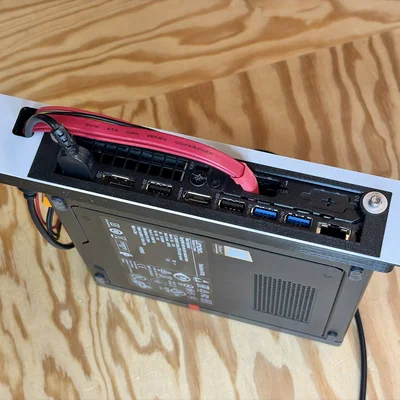 Gắn ThinkCenter Tiny mặt sau ra trước trong rack 10 inch