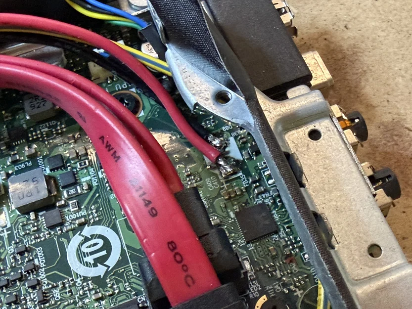 Gắn ThinkCenter Tiny mặt sau ra trước trong rack 10 inch - Image 10