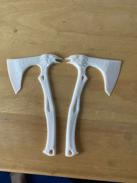 Mô hình rìu Bloodhound Raven's Bite từ Apex Legends - Image 1