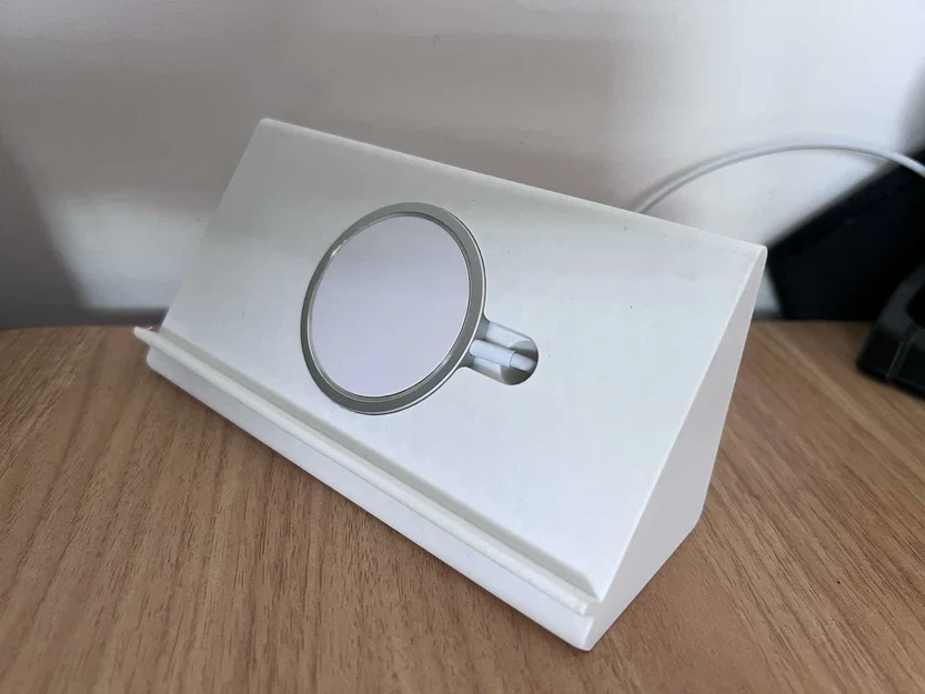 Đế sạc MagSafe tối giản cho iPhone 13 Pro và 15 Pro - Image 1