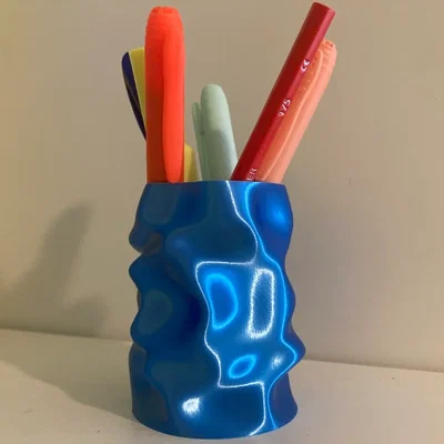 Ống Cắm Bút/Viết Chì Trừu Tượng Xoắn – Vase Mode, Không Cần Support