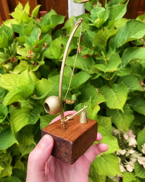 Mini Berimbau + Caxixi (nhạc cụ capoeira) – mô hình trang trí - Image 1