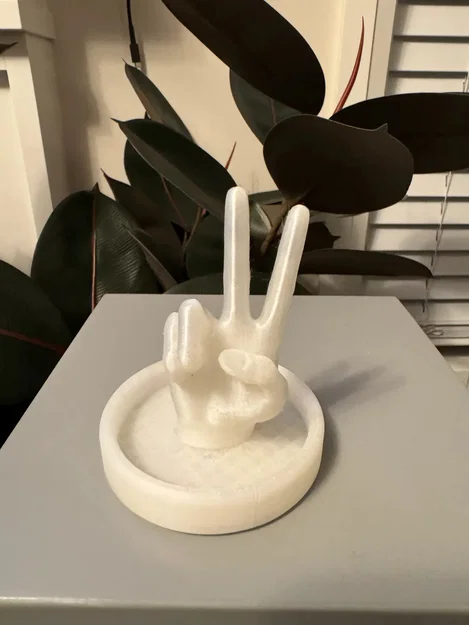 Kệ để nhẫn tay Peace kiểu Low-ish Poly - Image 1