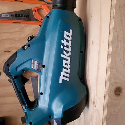 Giá treo tường cho máy thổi lá Makita DUB362 in 3D gọn nhẹ