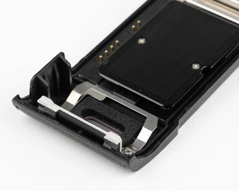 Chốt khóa nắp lưng Nikon F100 (Nikon F100 back door latch) - Image 1