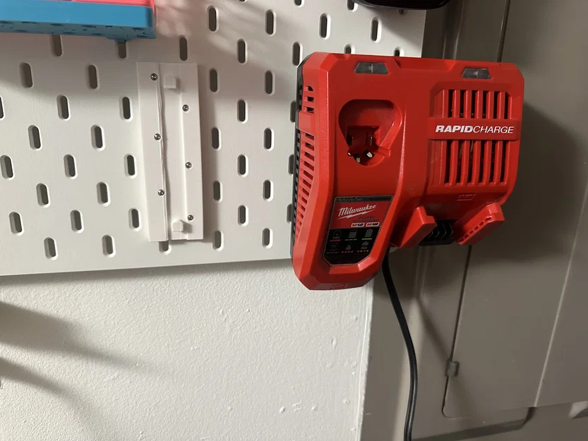 Ngàm gắn sạc pin Milwaukee M12/M18 cho bảng treo Ikea Skadis - Image 2