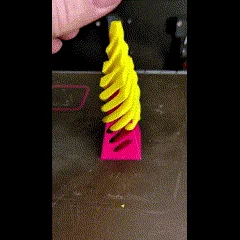 Đồ chơi fidget twisty puzzle kim tự tháp parametric pass-through (OpenSCAD)