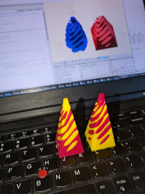 Đồ chơi fidget twisty puzzle kim tự tháp parametric pass-through (OpenSCAD) - Image 2