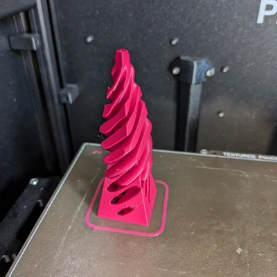 Đồ chơi fidget twisty puzzle kim tự tháp parametric pass-through (OpenSCAD)