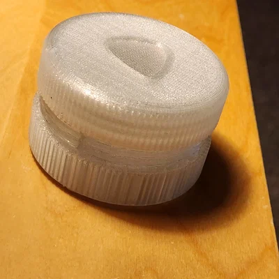 Hộp đựng pick guitar ren vặn có “wheezer lick”