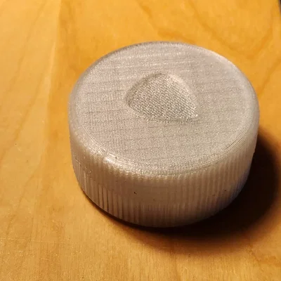 Hộp đựng pick guitar ren vặn có “wheezer lick”