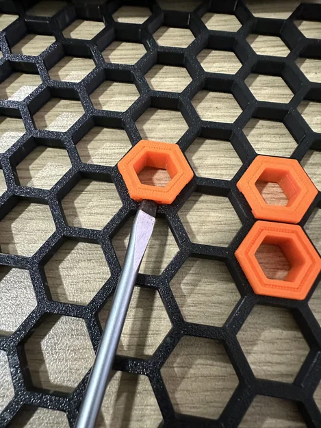 Insert tháo dễ cho Honeycomb Storage Wall (có rãnh cho tua vít) - Image 1