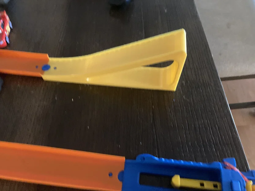 Cầu nhảy xa 3D in cho đường đua xe đồ chơi Hot Wheels - Image 1