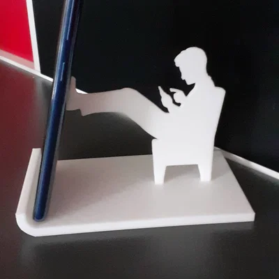 Giá đỡ điện thoại để bàn hình người ngồi thư giãn độc đáo