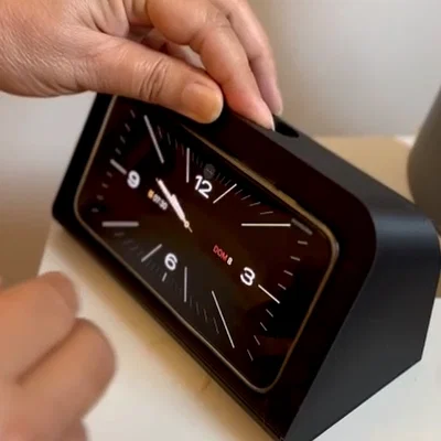 Đế sạc iPhone 13 Pro tích hợp nắp đậy thiết kế hiện đại