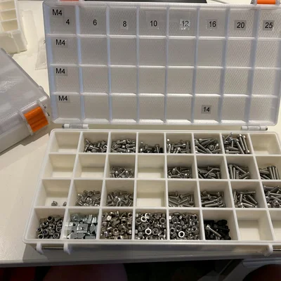 Hộp Rugged “Ultimate” (Parametric) với ngăn chứa tùy chỉnh