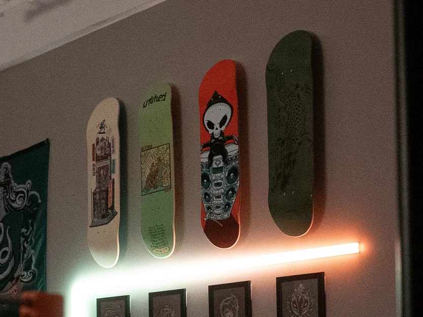 Giá Treo Skateboard Dán Tường Bằng Keo 3M (Không Khoan, Hợp Người Thuê Nhà) - Image 2