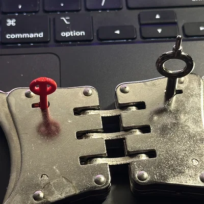 Chìa khóa còng tay (Handcuff key)