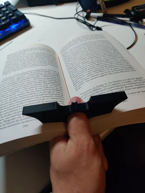 Dụng cụ giữ trang sách hình Batman - Phụ kiện độc đáo cho tín đồ đọc sách - Image 1