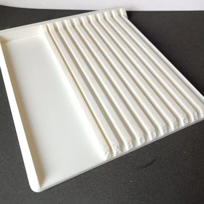 Khay đựng dụng cụ và giá đỡ khung mô hình (Hobby tray + sprue holder)