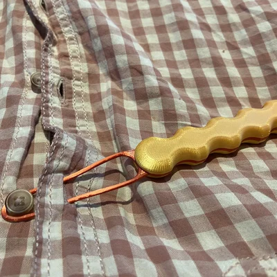 Dụng cụ hỗ trợ cài nút áo (Clothes Button Helper)
