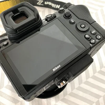 Giá gắn Apple AirTag ẩn cho máy ảnh (mount cho photo camera)