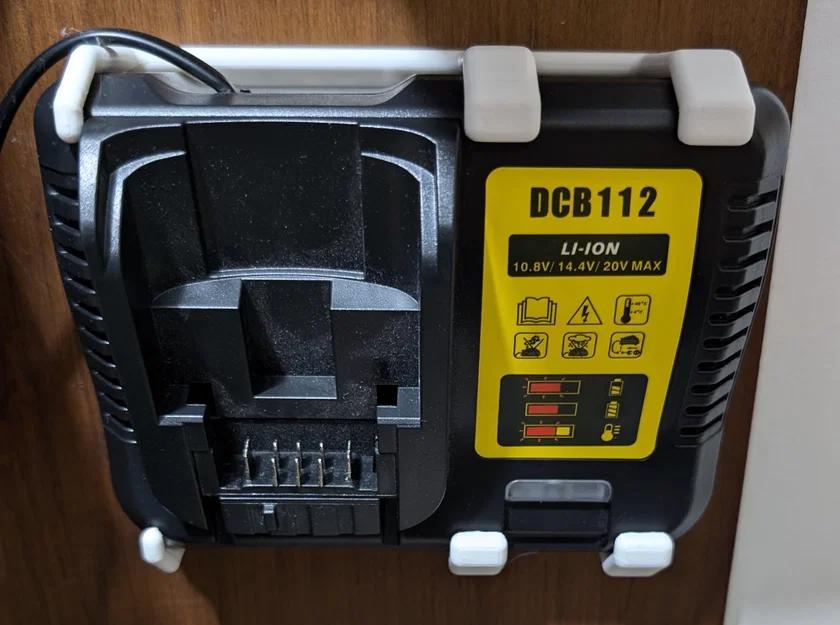 Giá treo tường cho bộ sạc pin DCB112 (tương thích DeWalt 20v) - Image 1
