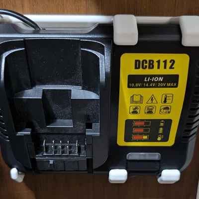 Giá treo tường cho bộ sạc pin DCB112 (tương thích DeWalt 20v)