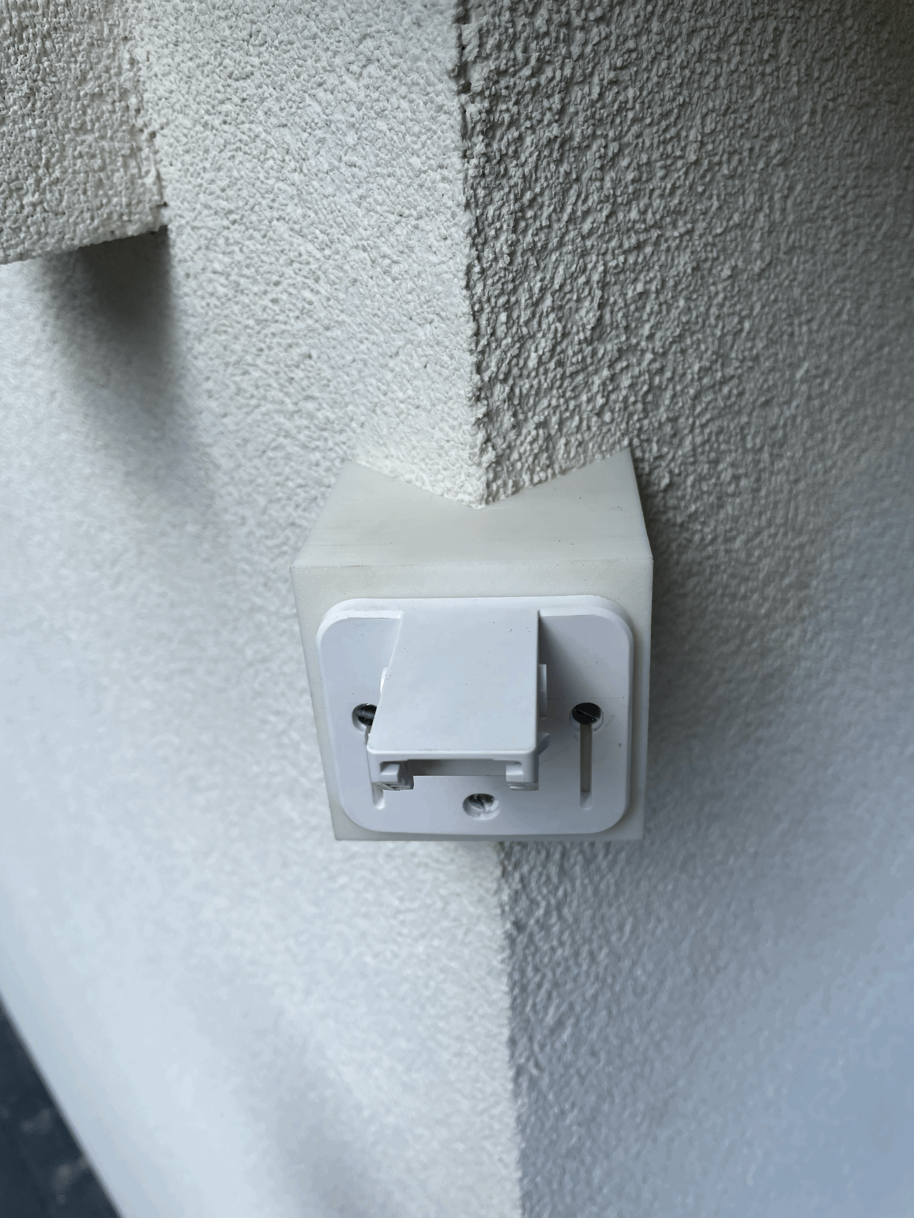 Giá treo góc cho Eufy SoloCam S340 - Thumbnail 2