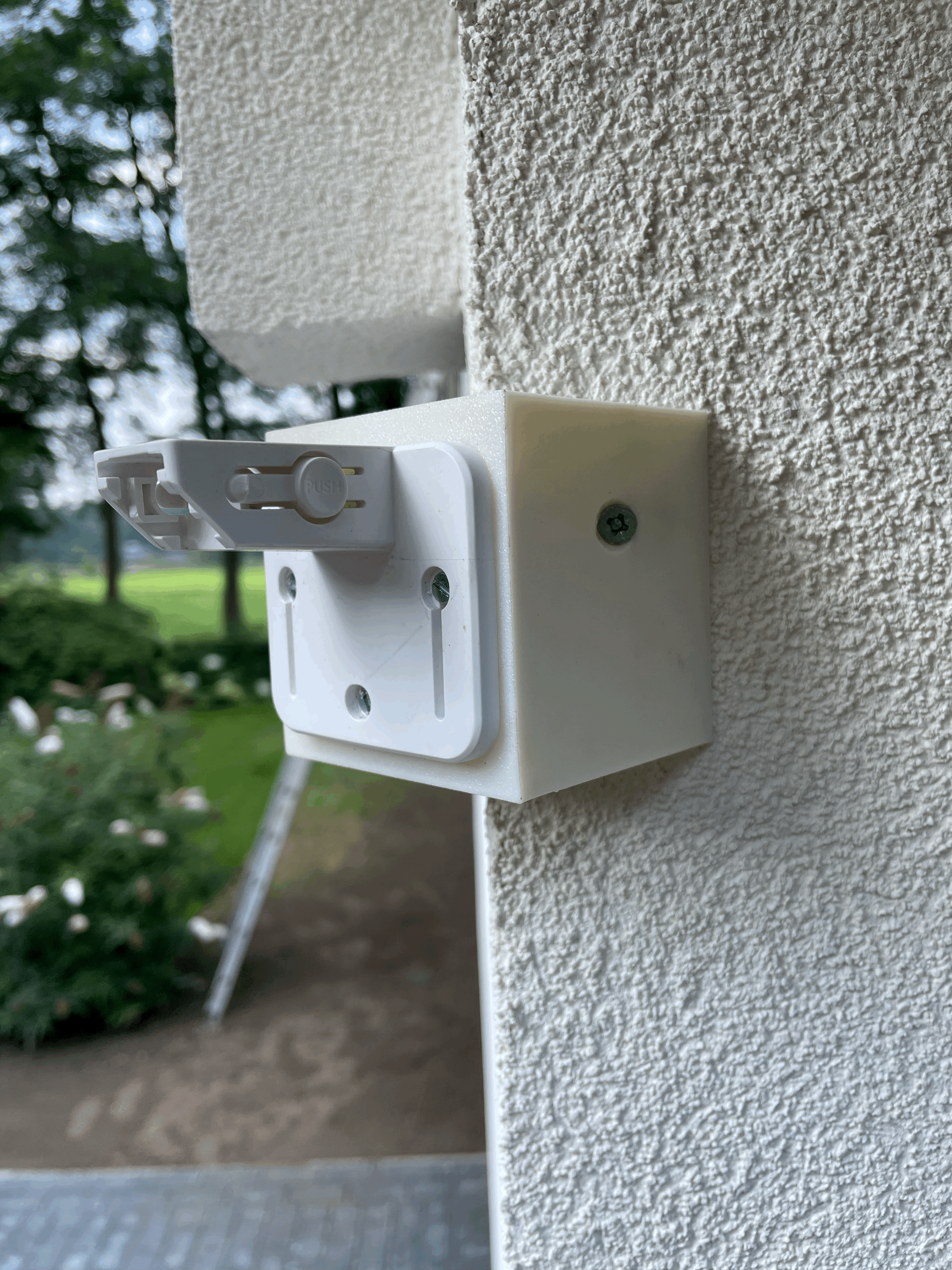 Giá treo góc cho Eufy SoloCam S340 - Thumbnail 3