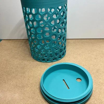 Spardose mit Schraubdeckel (Heo đất tiết kiệm nắp vặn)