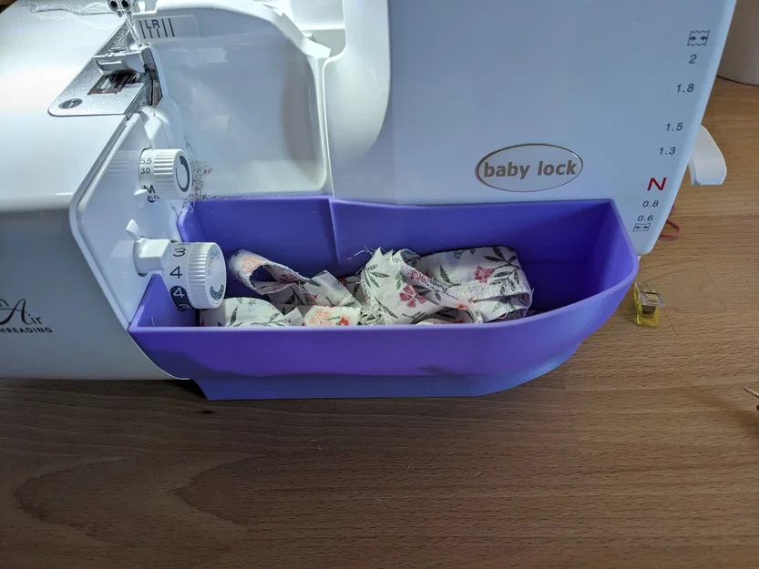 Khay hứng vải vụn tiện lợi cho máy vắt sổ Babylock Acclaim - Image 1