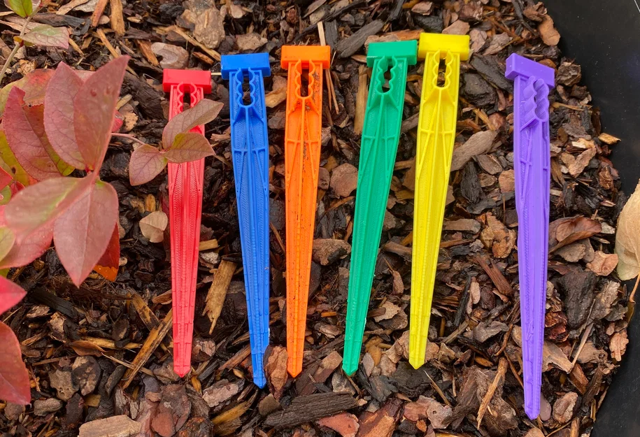 Cọc ghim tưới nhỏ giọt (Irrigation Drip Stakes) 1/4" có nắp khóa - Image 1