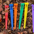 Cọc ghim tưới nhỏ giọt (Irrigation Drip Stakes) 1/4" có nắp khóa - Thumbnail 1