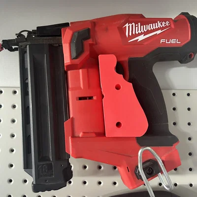 Bộ giá treo dụng cụ Milwaukee cho Pegboard hoặc Wall Control