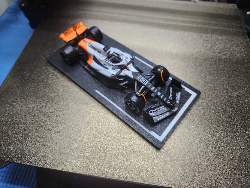 Giá treo tường xe F1 Bburago tỉ lệ 1:43 (Starting Grid Mount) - Image 3