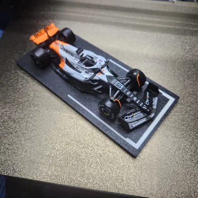 Giá treo tường xe F1 Bburago tỉ lệ 1:43 (Starting Grid Mount)