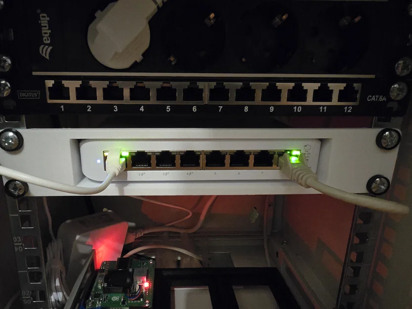 Ubiquiti Unifi USW 8 Lite Switch - Giá rackmount cho rack kim loại 10 inch - Image 1