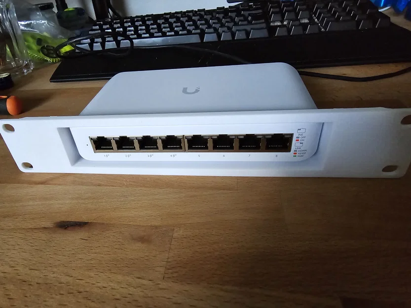 Ubiquiti Unifi USW 8 Lite Switch - Giá rackmount cho rack kim loại 10 inch - Image 2