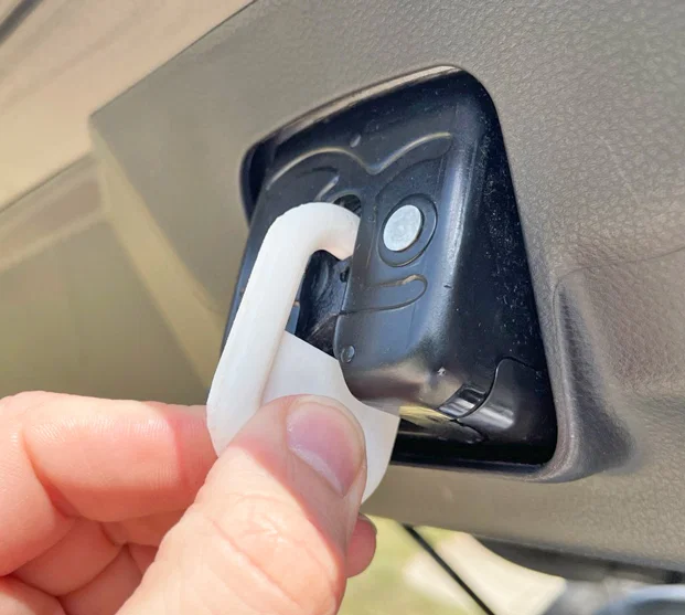 Vòng chèn khóa cửa sau Subaru Hatch Latch Ring - Image 4