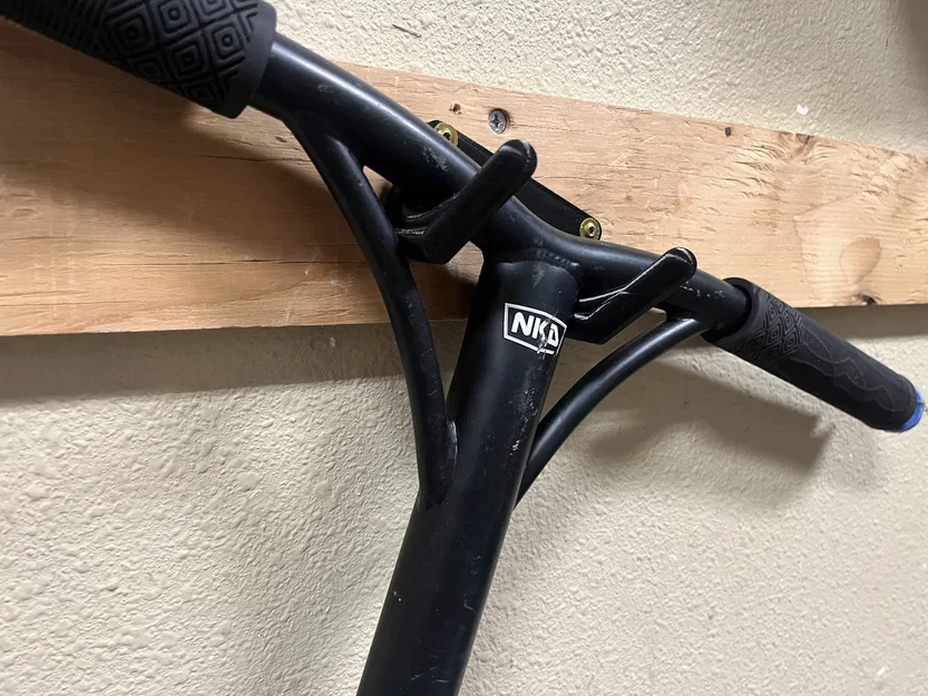 Móc treo tường cho Skateboard & Scooter - Image 2