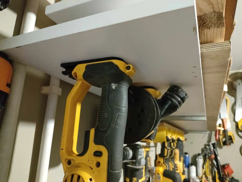 Giá treo máy DeWALT có khóa an toàn chống rơi cho xưởng 3D - Image 2