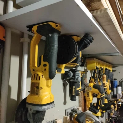 Giá treo máy DeWALT có khóa an toàn chống rơi cho xưởng 3D