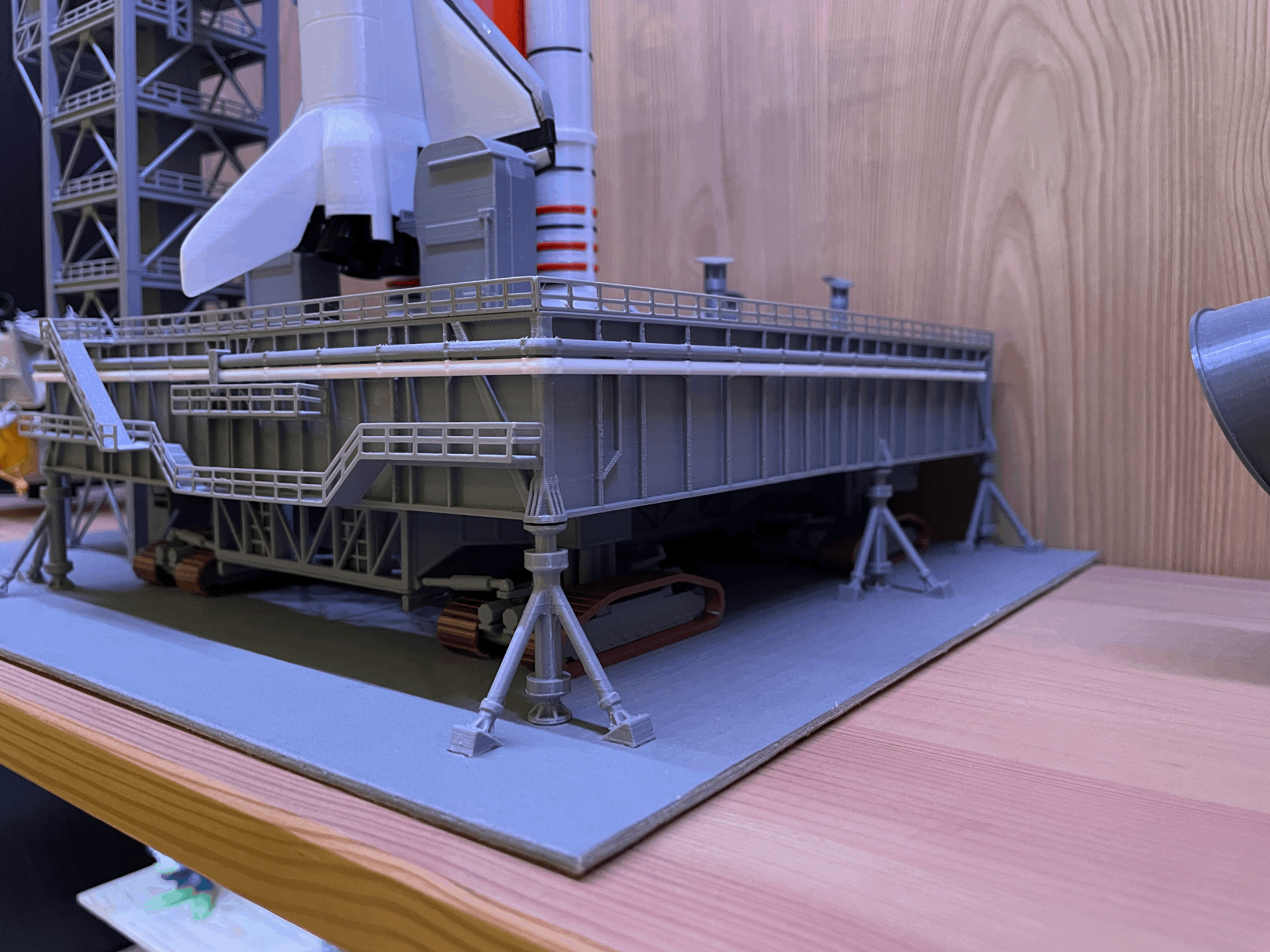 NASA 1/200 Crawler - Image 7