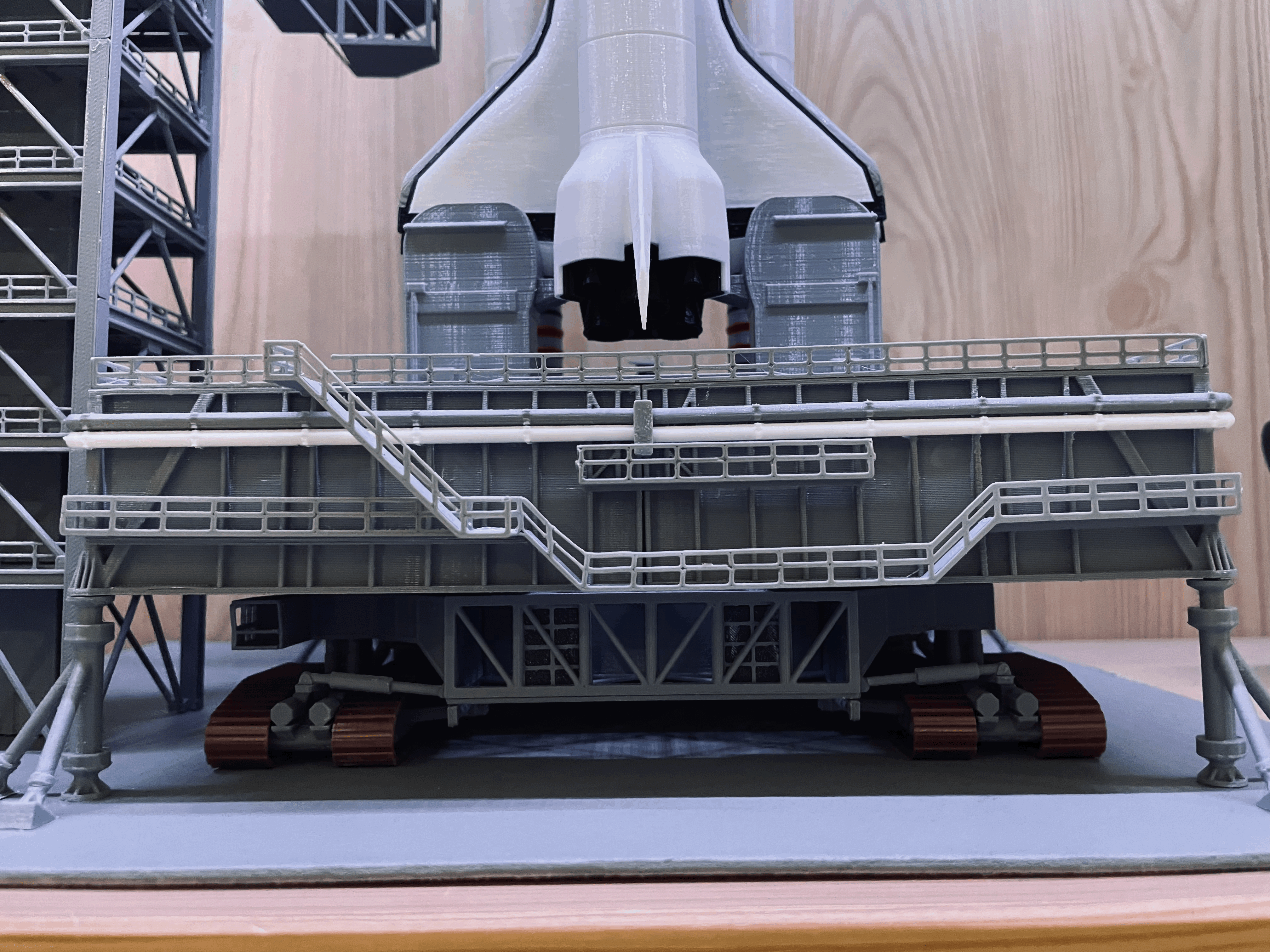 NASA 1/200 Crawler - Image 8