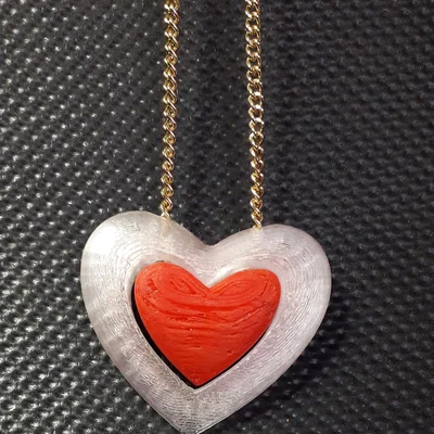 Heart in hearT – Hai trái tim in liền, có rãnh xỏ chain