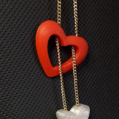 Heart in hearT – Hai trái tim in liền, có rãnh xỏ chain