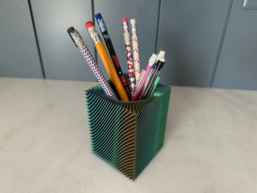 Ống Đựng Bút Dạng Bình Xoắn (Spiral Vase Pencil Holder) - Image 1