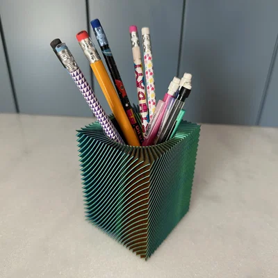 Ống Đựng Bút Dạng Bình Xoắn (Spiral Vase Pencil Holder)